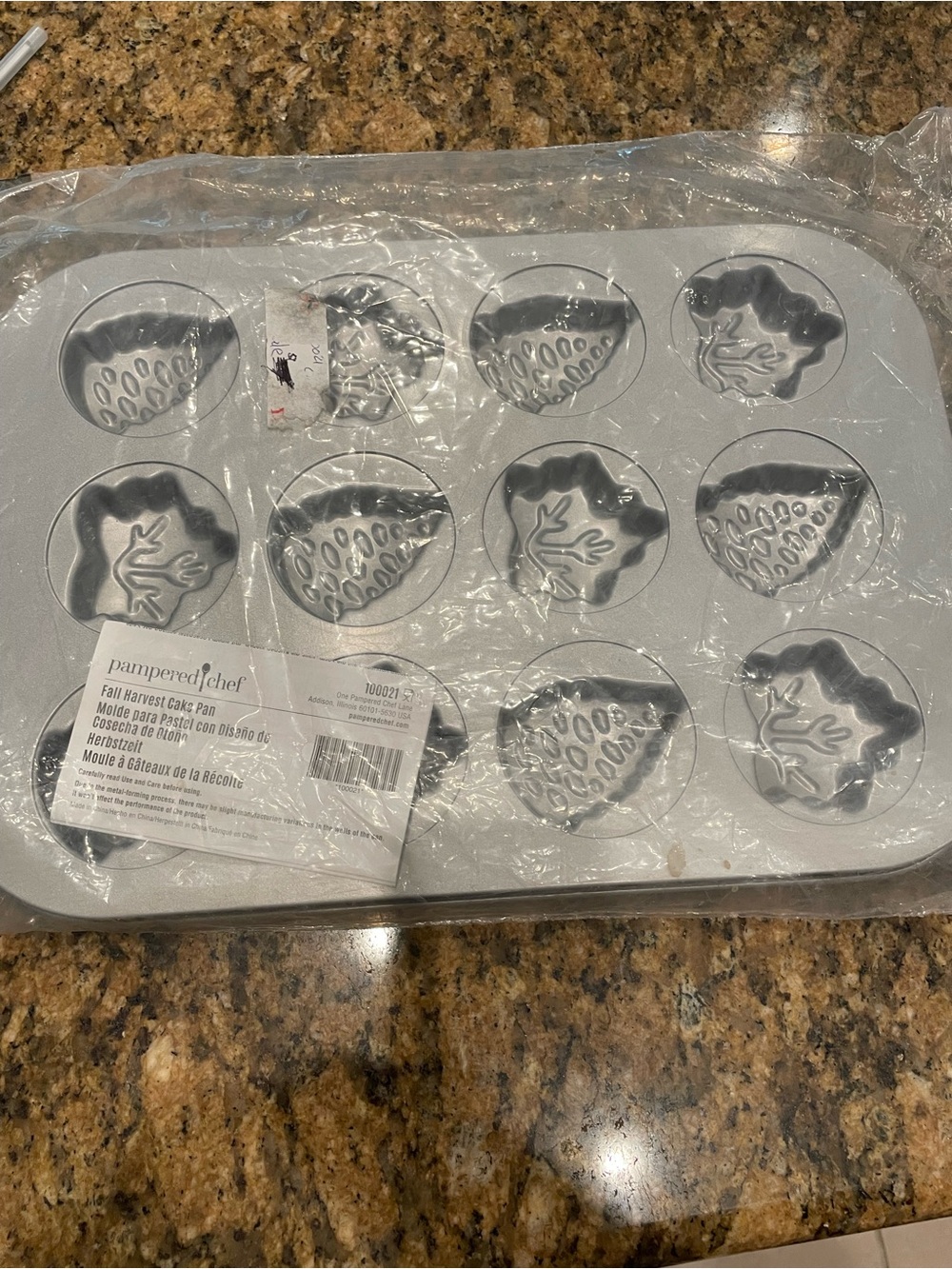 Pampered Chef Silver 12-Cavity Fall Harvest Cake Pan